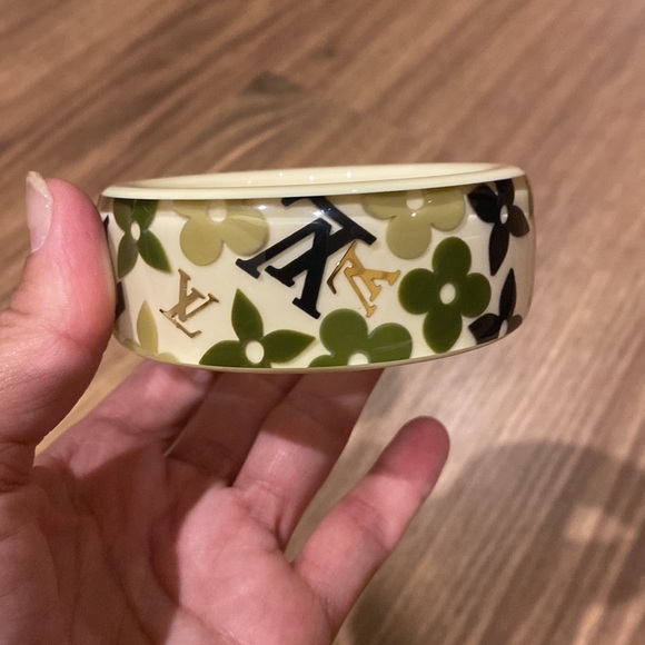 A80- 💯 % Louis Vuitton inclusion bangle - Picture 2 of 6